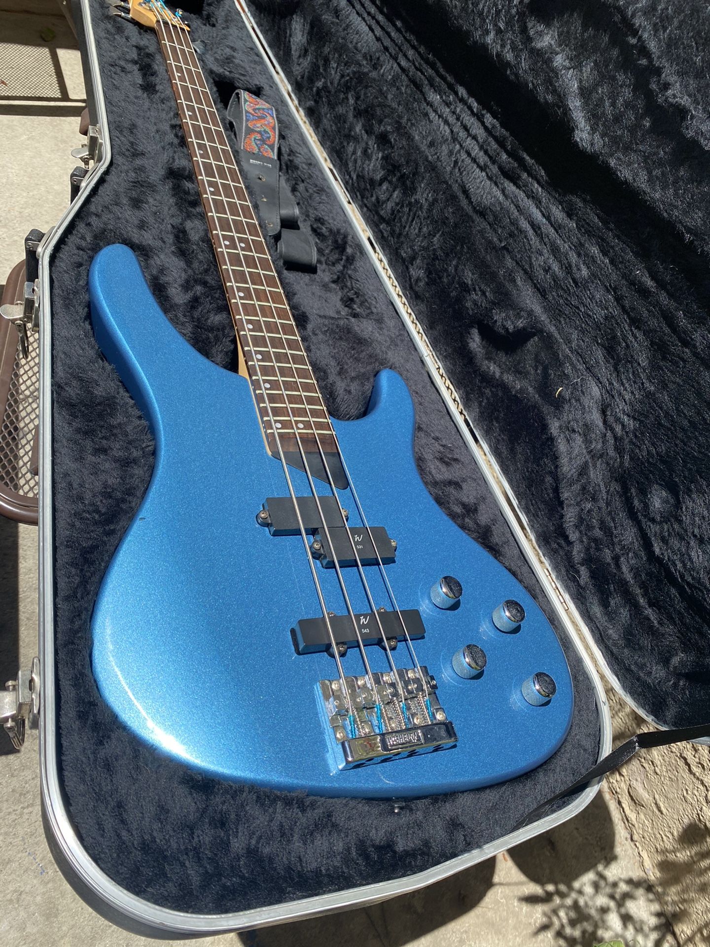 Washburn XB-200 for Sale in Riverside, CA - OfferUp