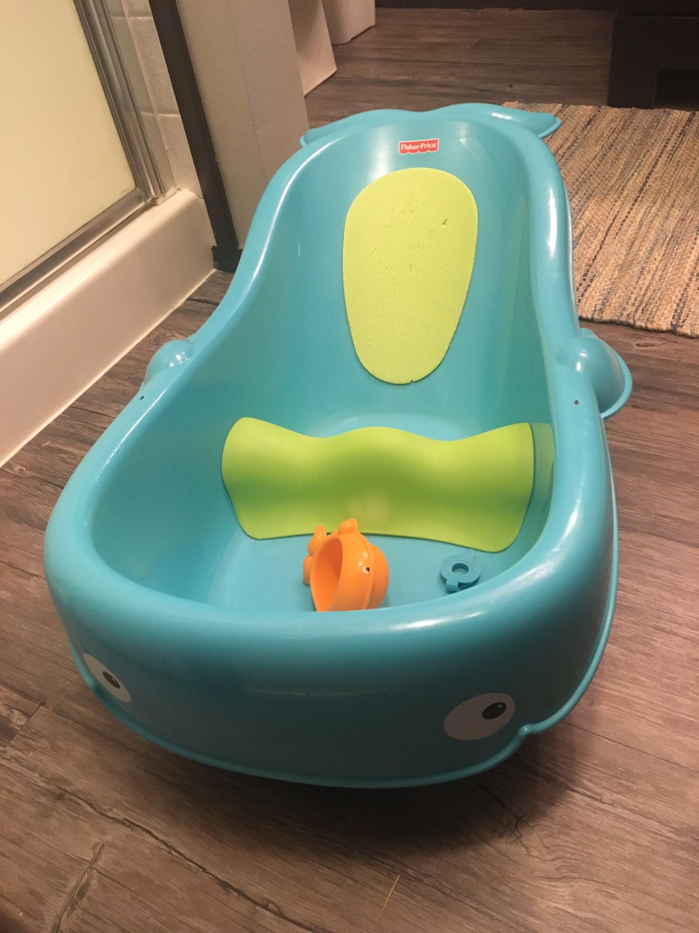 Fisher Price Tub and Baby Towels