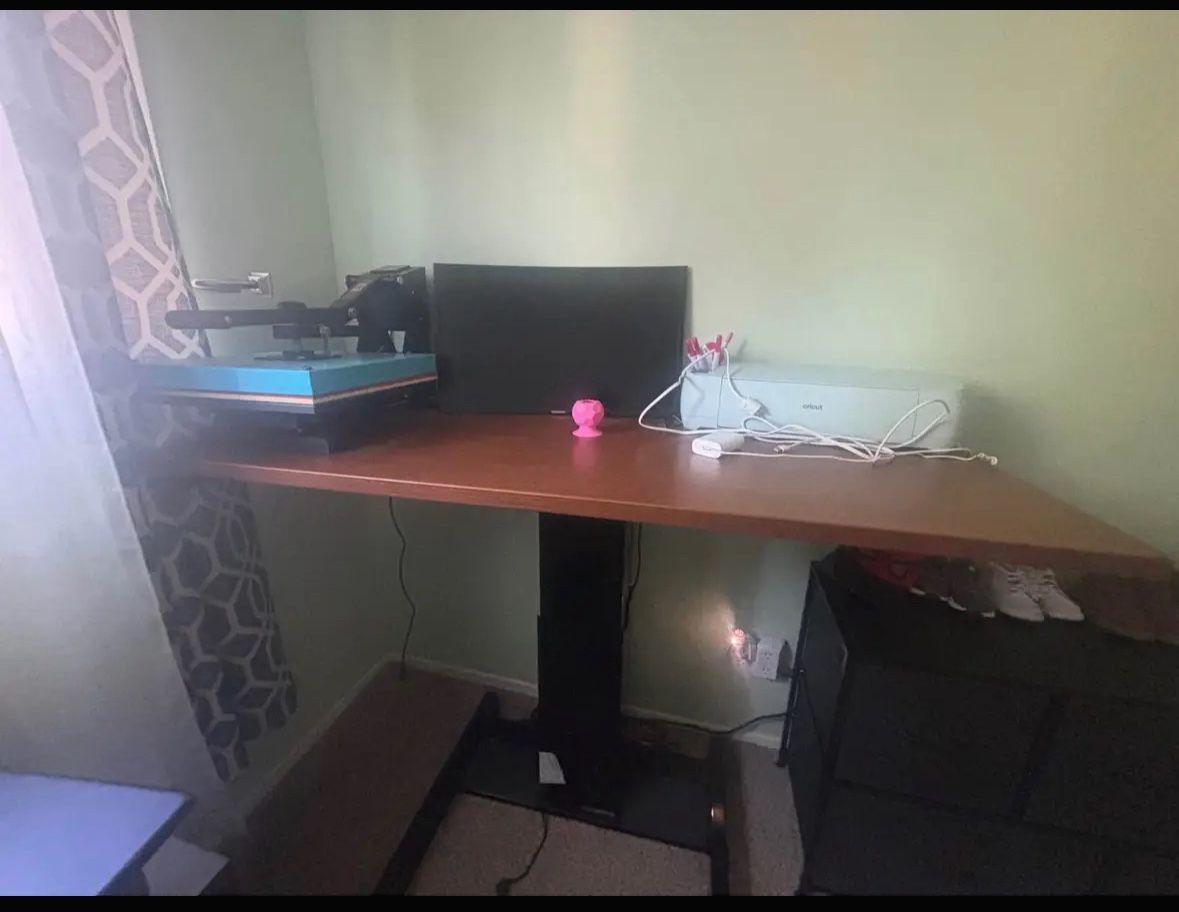 Free Stand Up Desk