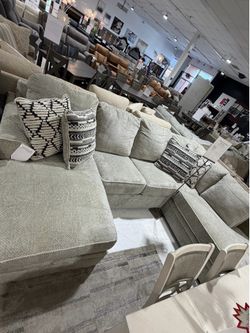 Calnita 2pc Sectional