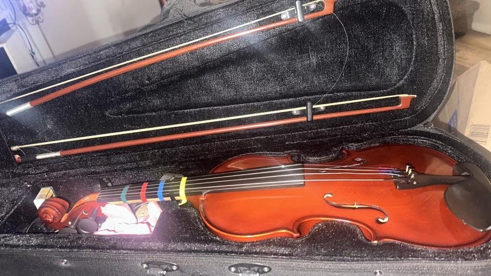 Violin 3/4 Two Bows & Accessories