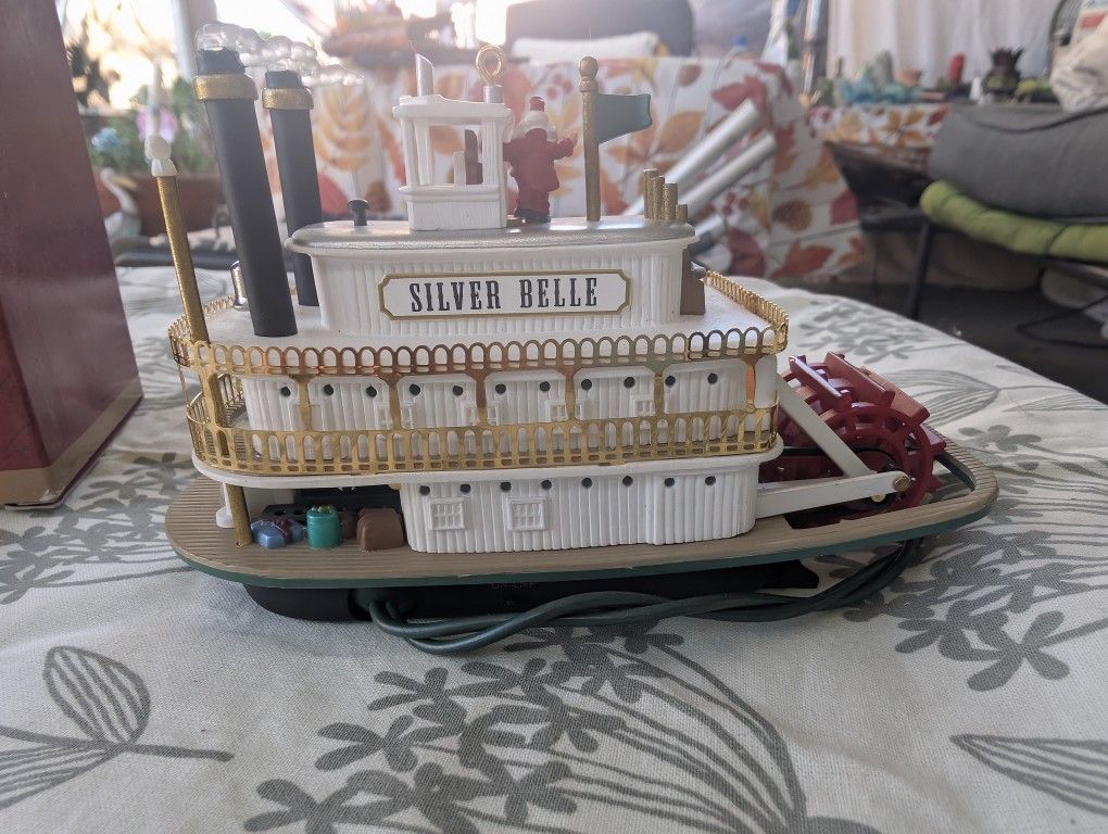 NEW Hallmark SANTAS SHOW BOAT Queen Mary Style River Boat SILVER BELLE Lights Up & MusicFeatures: