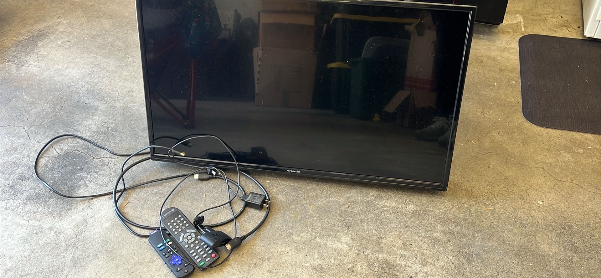32inch Polaroid TV W/Roku