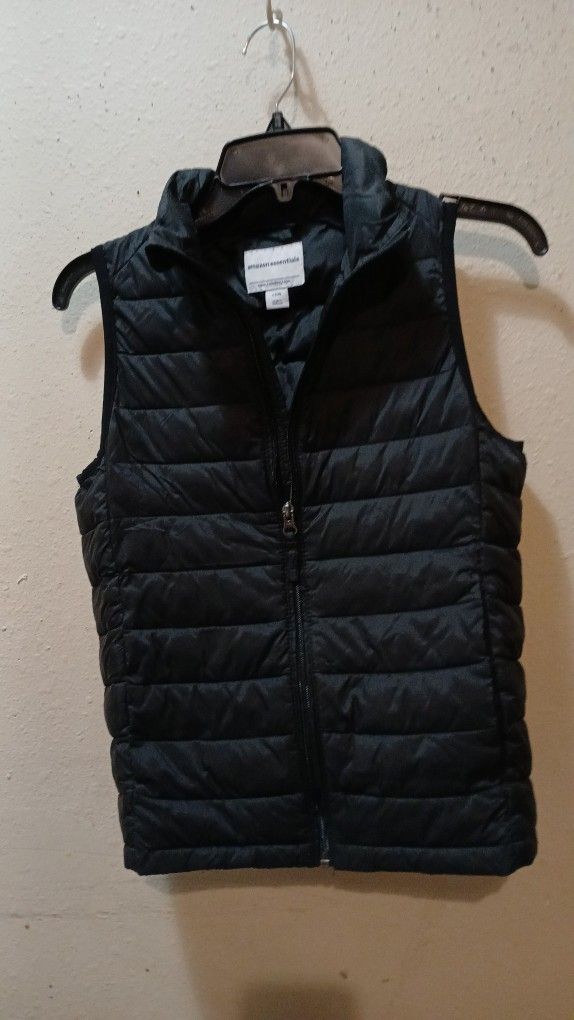 Brand New Amazon Essential Puffer Vest With Two Inside Pockets To Outside Pockets Size 10 Boys Brand New Never Worn