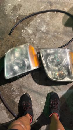 GMC Yukon 2007 headlights