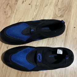 Size 10 Men’s Water Shoes 