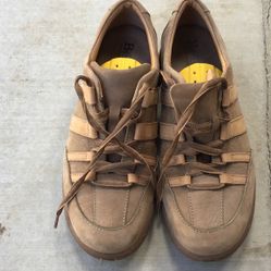 Born Men’s 10 1/2 Walking Shoes Lisa Casual Oxfords Size 10 1/2