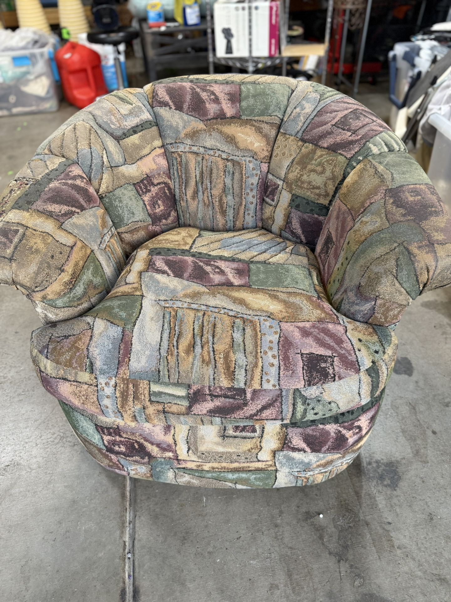 Swivel Round Chair