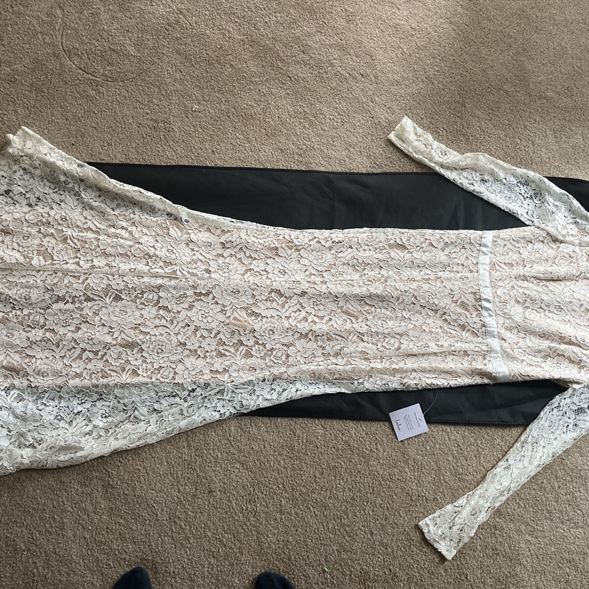 Size M Lulus Wedding Dress (never Worn)