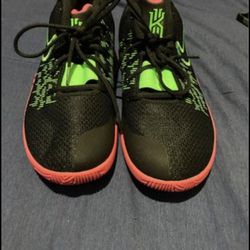 Nike Kyrie Flytrap 2 Size 10 Men's Shoe For Sale!