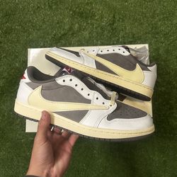 Travis Scott Jordan 1 reverse mocha