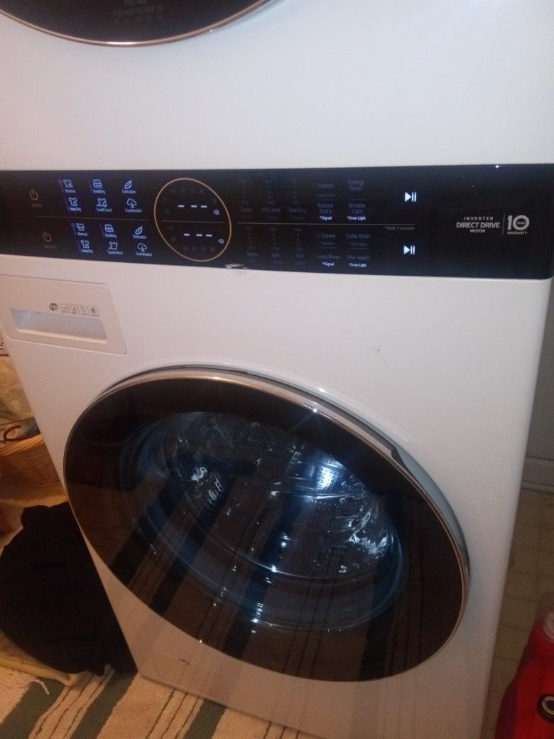 LG Washer And Dryer In One / Washtower
