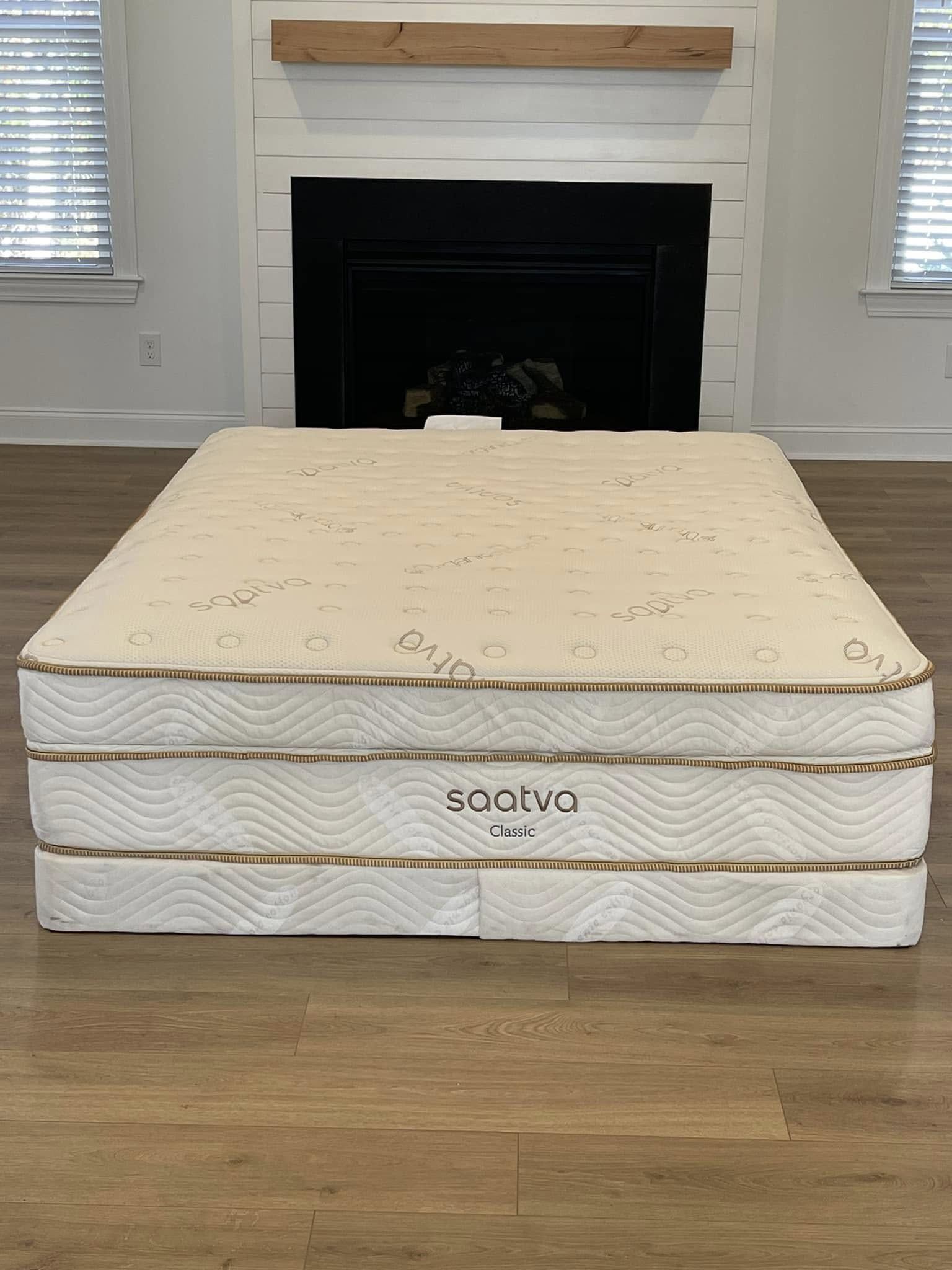 Saatva Classic King Mattress, Luxury Firm, 14.5", King, Like New