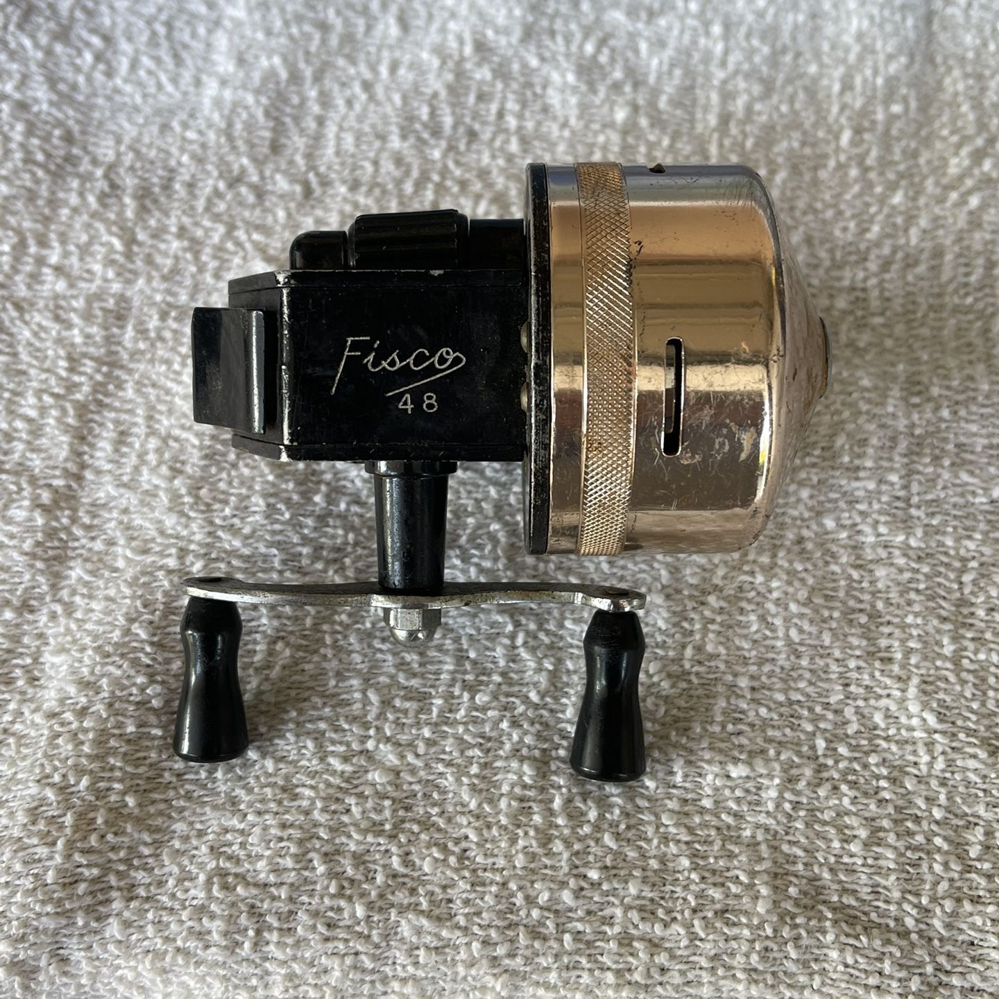 collector fishing reels Antique A detailed history of the development of fishing reel technology and fascinating stories of the notable manufacturers who produced them are related here Antique Fishing Reels - 13