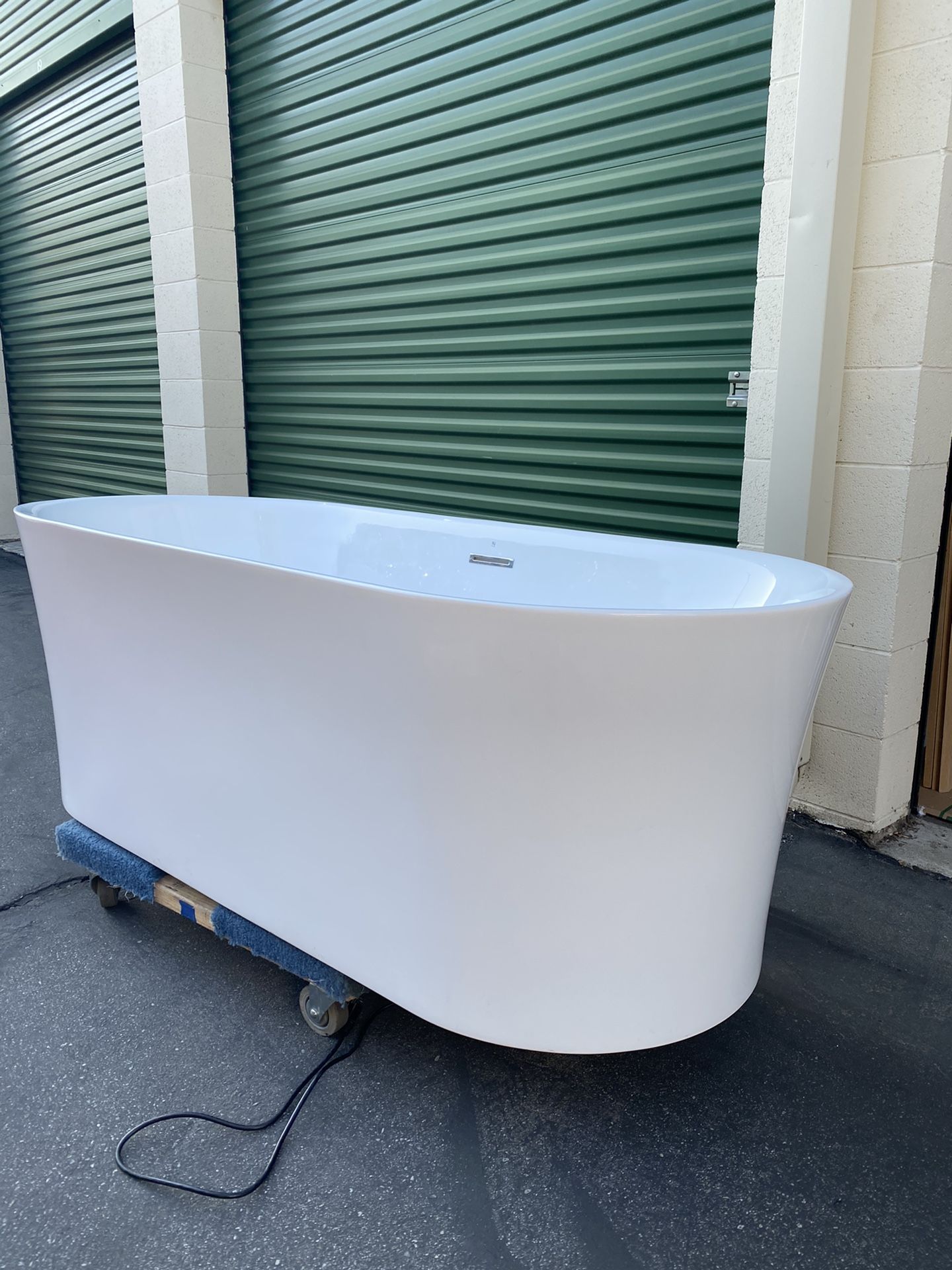 Brand new Bathtub with led lights and bubbles for Sale in Pasadena, CA ...