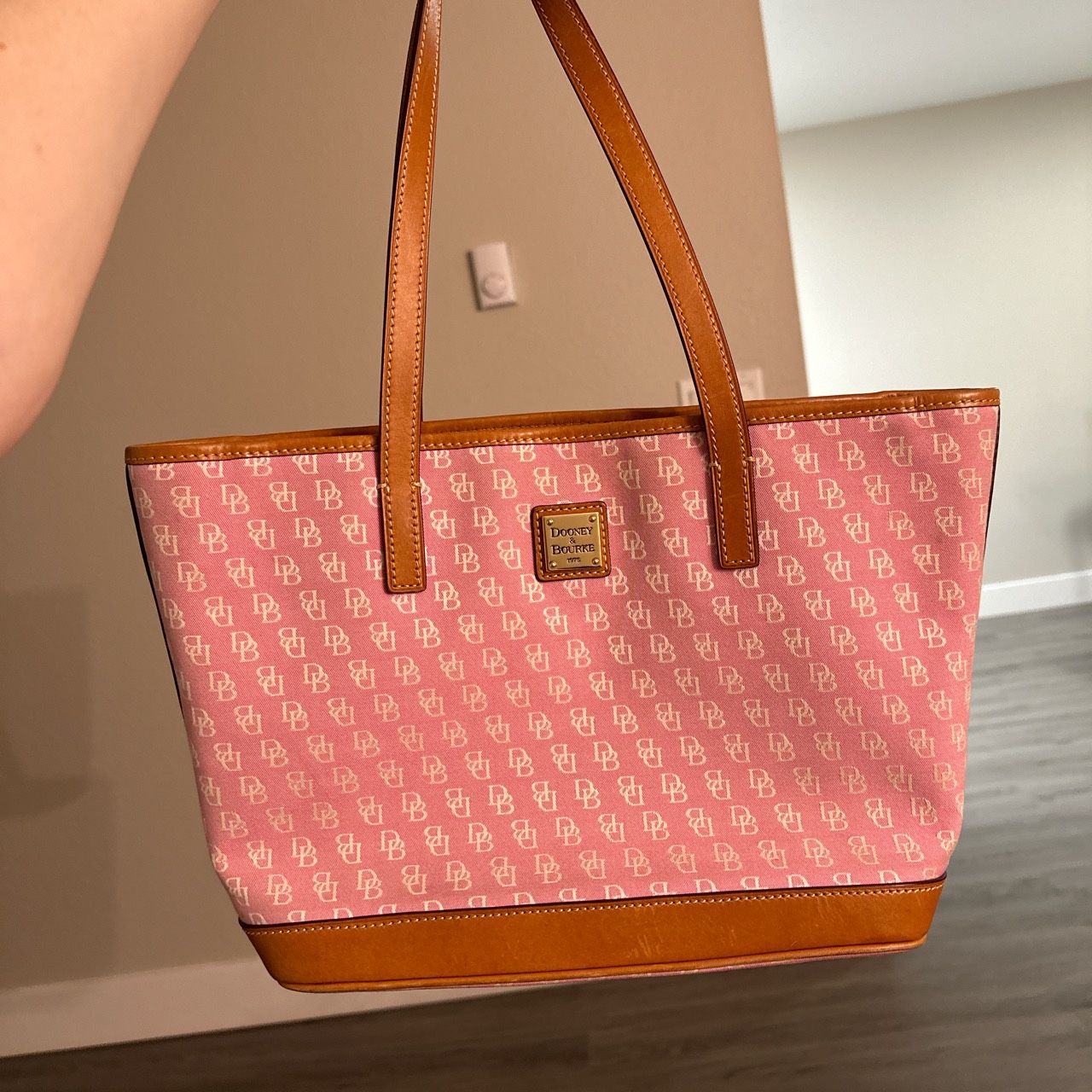 Dooney Bourke 1975 Pink Tote Bag Jewelry Accessories