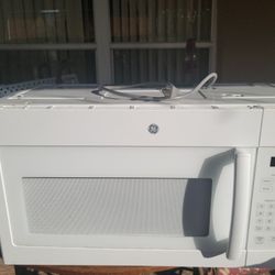 GE. Countertop Microwave 