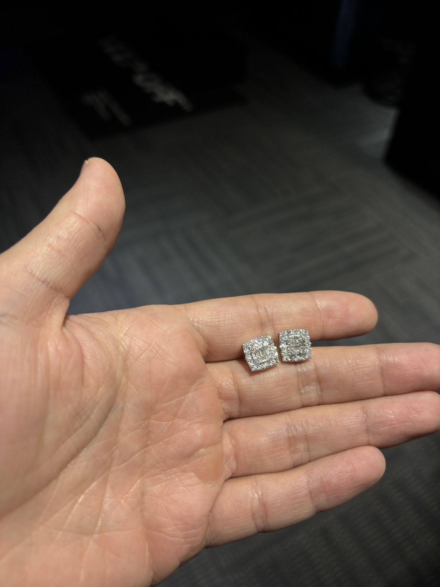 10k YG 1.23ct natural Vs diamond earrings screwbacks!