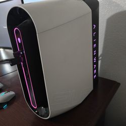 Alienware Gaming PC Aurora R9 (Includes JBL Head Set And Samsung Curved monitor)