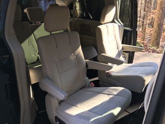 Suit dodge caravan or Chrysler town and country 2008-2015.