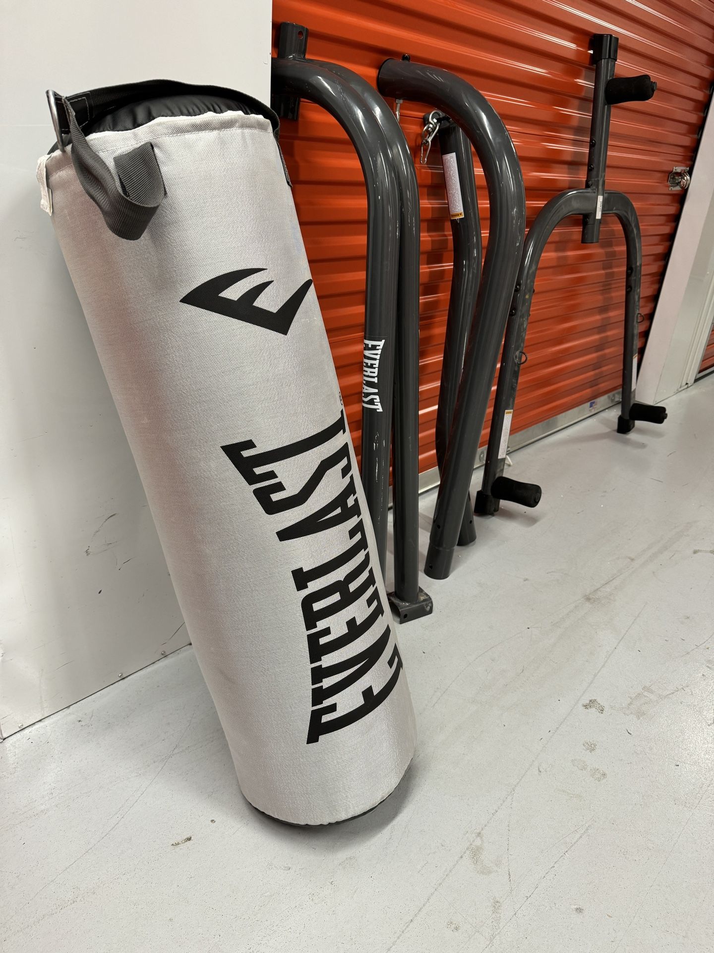 Everlast Nevatear Heavy Boxing Punching Bag Stand