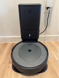iRobot Roomba i3+ (3550) Wi-Fi Connected Self-Emptying Robot Vacuum