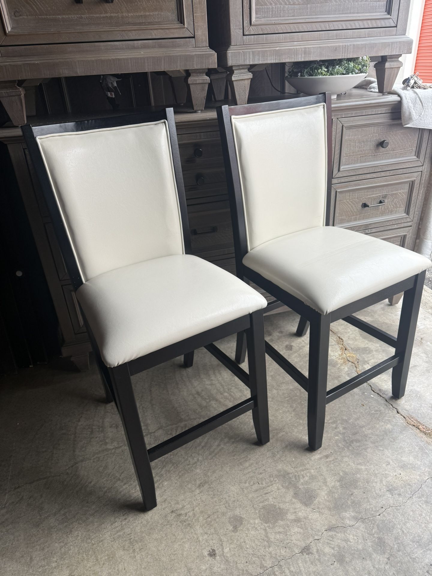 Set Of 2 Counter High Bar Stools