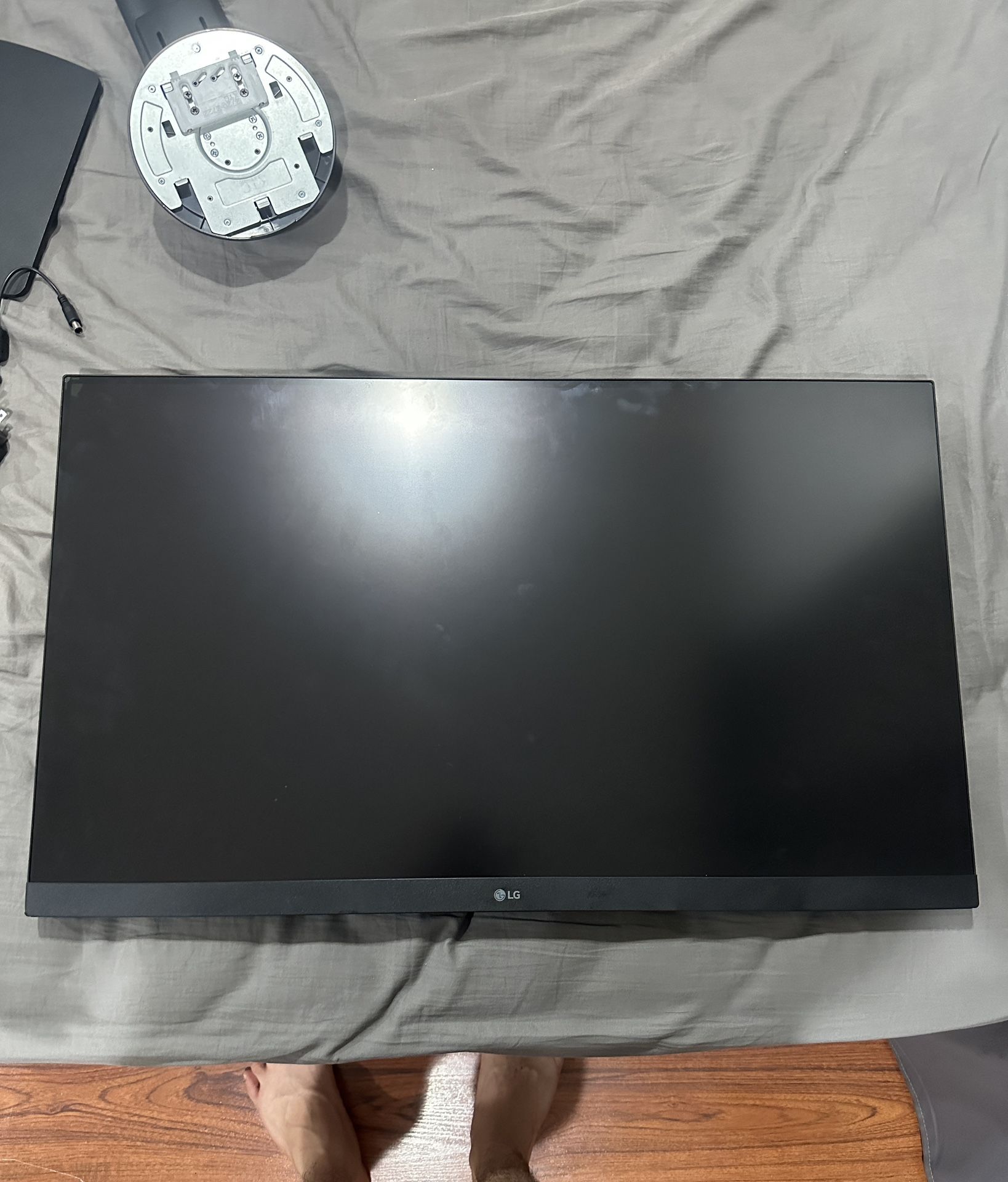 LG 32GN650 Ultragear Gaming Monitor 32” QHD 2k 2560 x 1440, 165Hz DEFECTIVE ❌