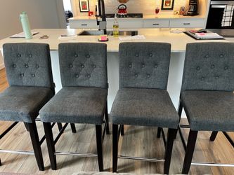 Counter Height Stools (4) Clean, Comfortable and Sturdy