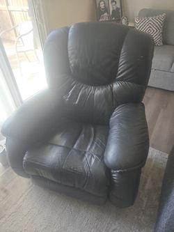 Black leatherette recliner