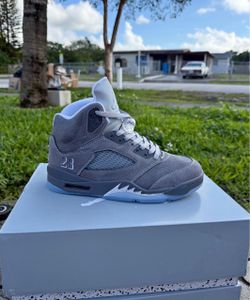 Air Jordan 5 Retro Wolf Grey Sneakers