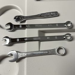 Dewalt assorted ratchet, wrench