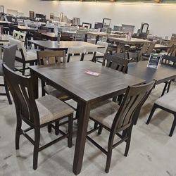 EVERETT PUB TABLE 4 STOOLS