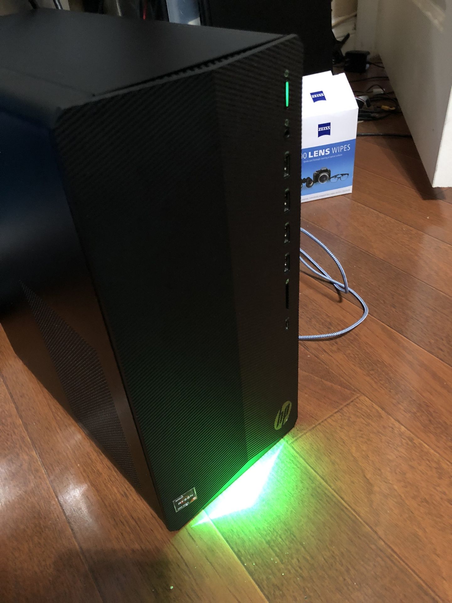 HP Pavilion R5 Gaming Desktop Pc Ryzen 5600g Radeon Rx5500 Tg01-2003w