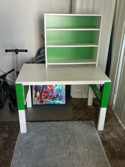 Kids desk