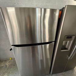 LG Top Freezer Refrigerator “33