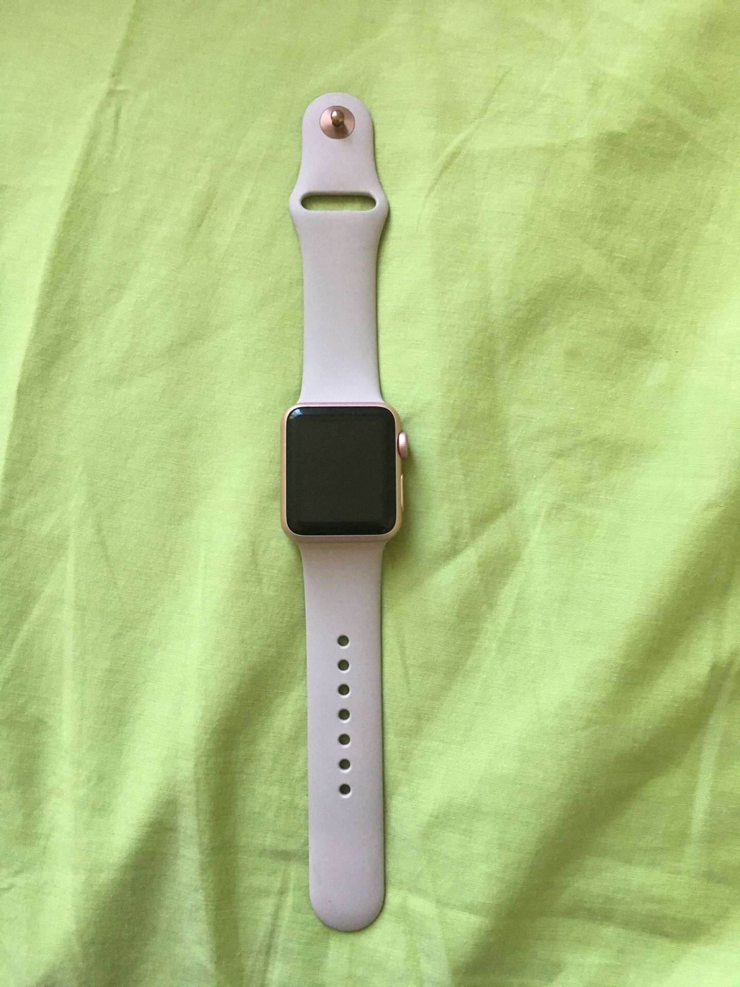 Apple Watch 1st generation Rose gold. Doesn’t include charger.