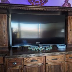 Samsung 65” Curved 4K UHD Smart TV (MU8500) – Works Great, Minor Screen Flare (See Pics)