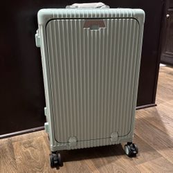 Nobl Check-In Medium: All-In-One 24" Powder Blue