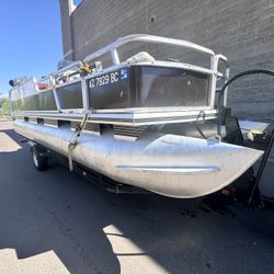 Boat Pontoon21 Ft. 75hp  Merc