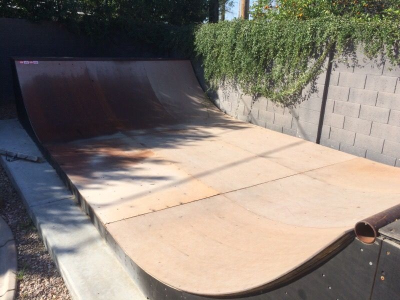 Skateboard Mini Ramp