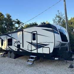 2020 XLR Hyperlite Toy Hauler 