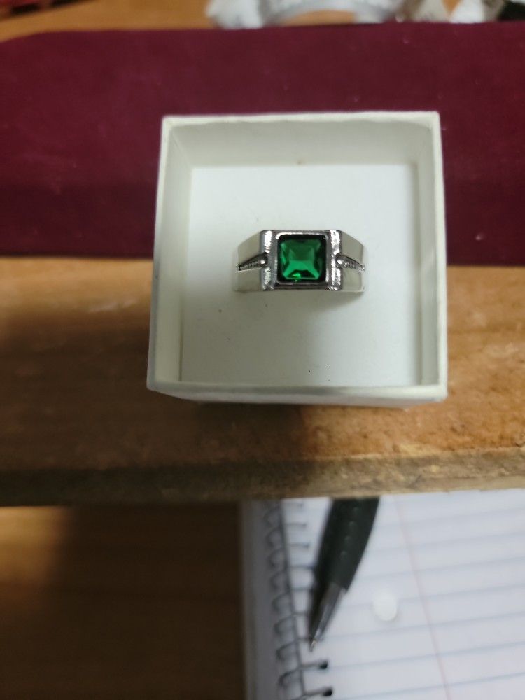 Size 12 Mens EMERALD STERLING SILVER RING
