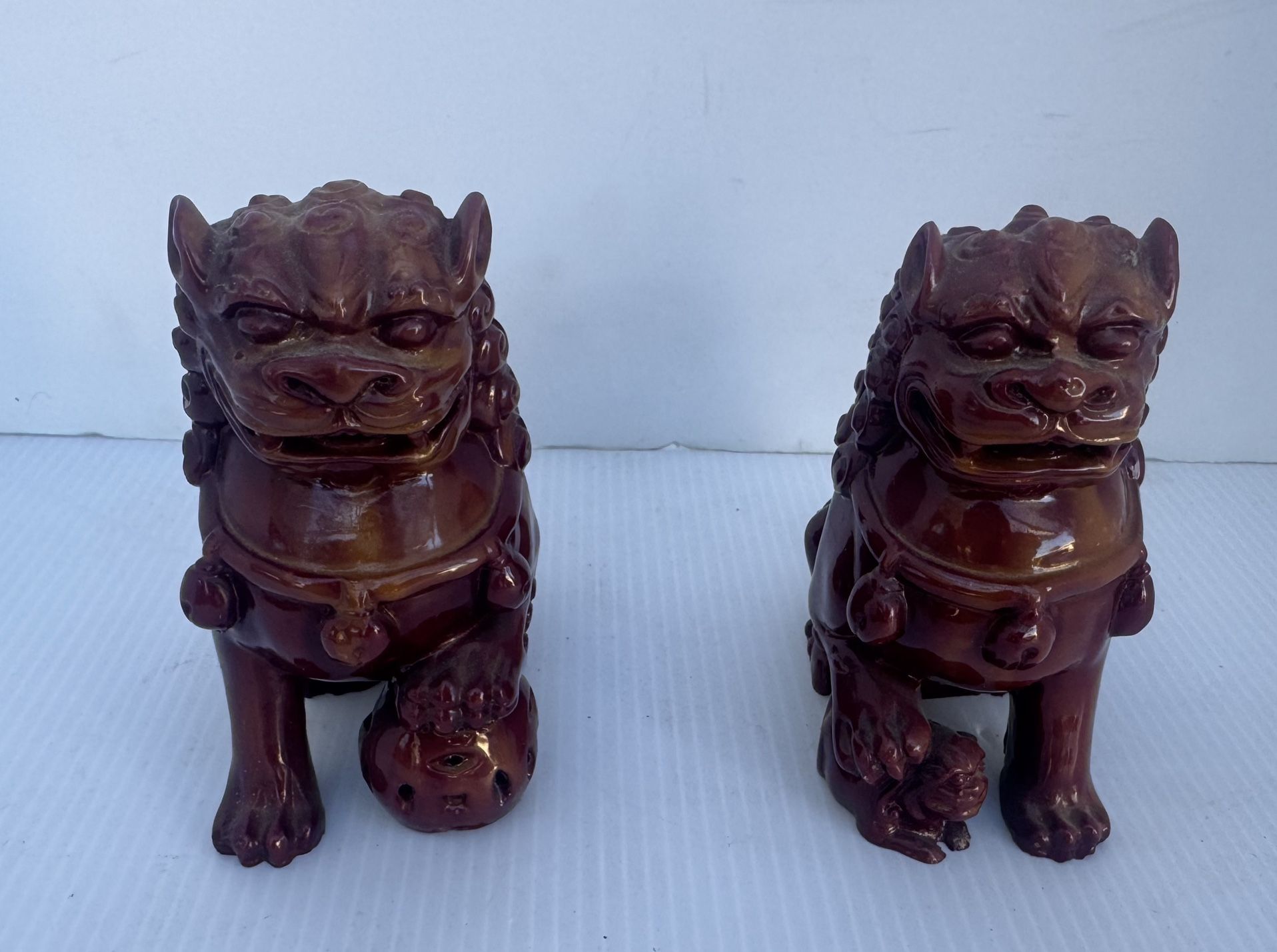 Pair of Chinese Foo Dogs / Lions Red Resin Feng Shui Statues 4.5"  
