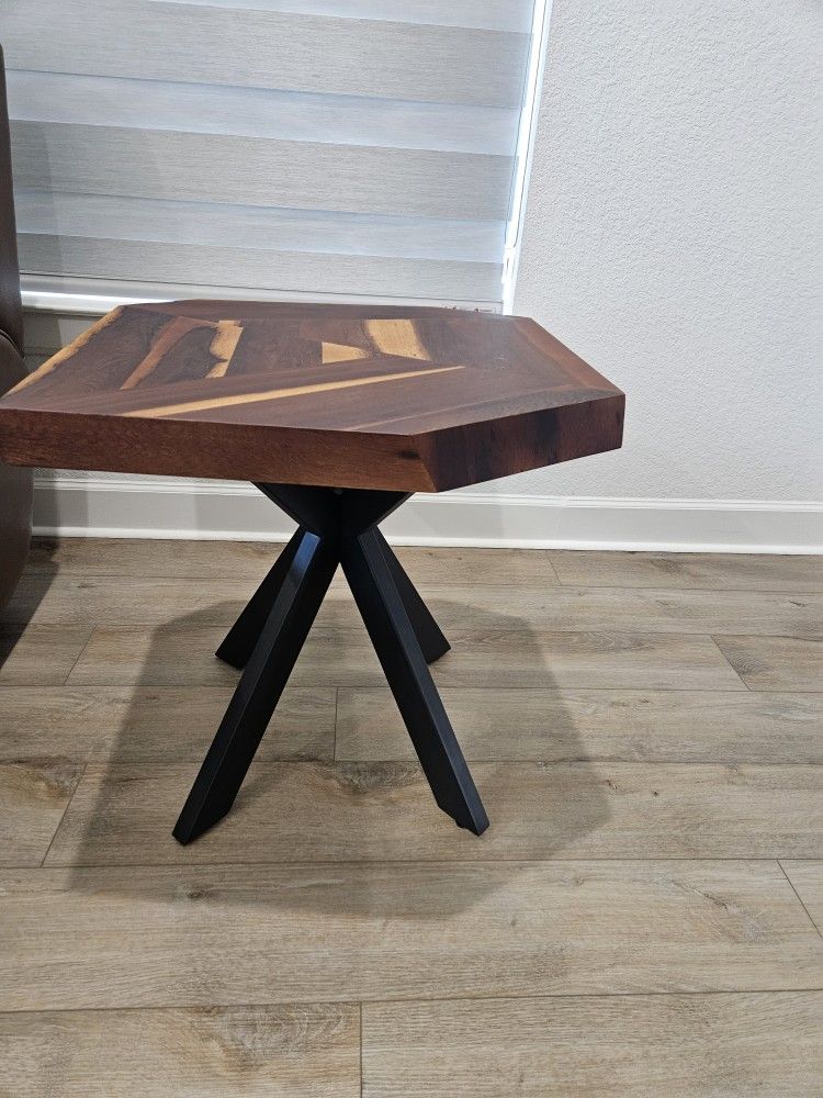 Brand New Coffee Table With 2 End Tables