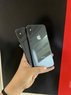 iPhone XS 64GB UNLOCKED 