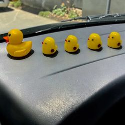 5-Piece Mini Duck Family Set – Cute Car Dashboard Decors & Interior Ornaments