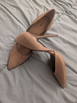 Cute Beige heels