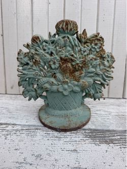 Vintage cottage basket door stop