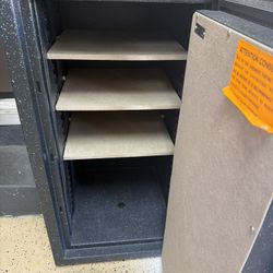 Heavy-Duty Fireproof Safe – Excellent Condition – Recently Service